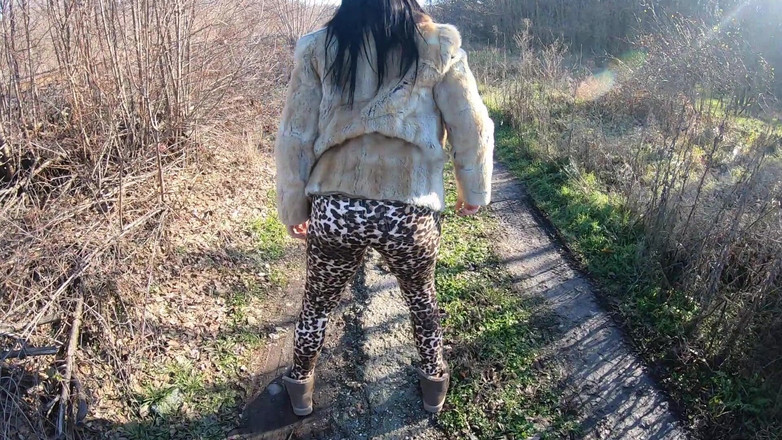 MilfyCalla: La moglie traditrice fa shopping in pelliccia con l'amico di...