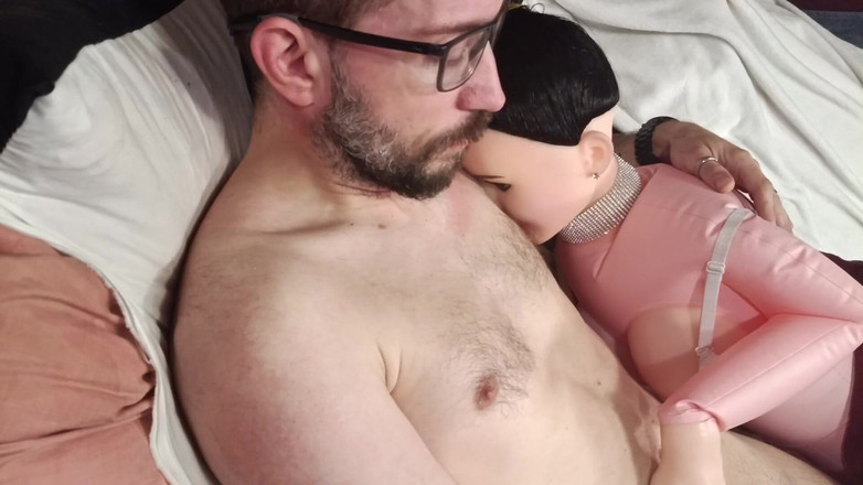 kickerscooter: 用娃娃自慰