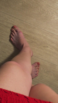 POV provocando pernas longas e panturrilhas de salto alto