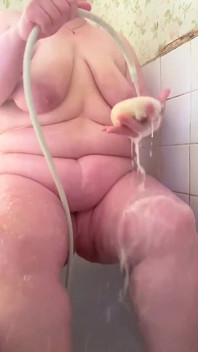 シャワーファンの要求を持つ私の自己を石鹸で洗うBbwbootyful