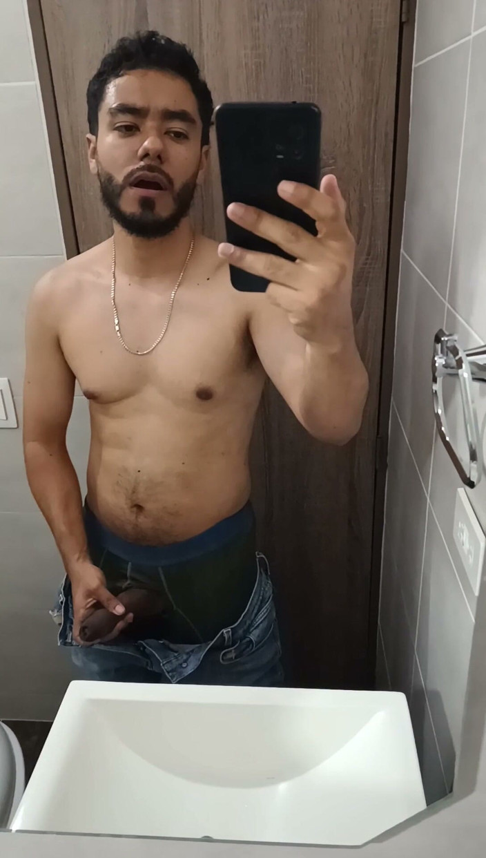 Tommhot: So Hot Masturbating in the Bathroom