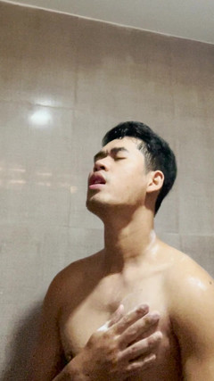 Apichat Booncharoen: Ron solo en el baño