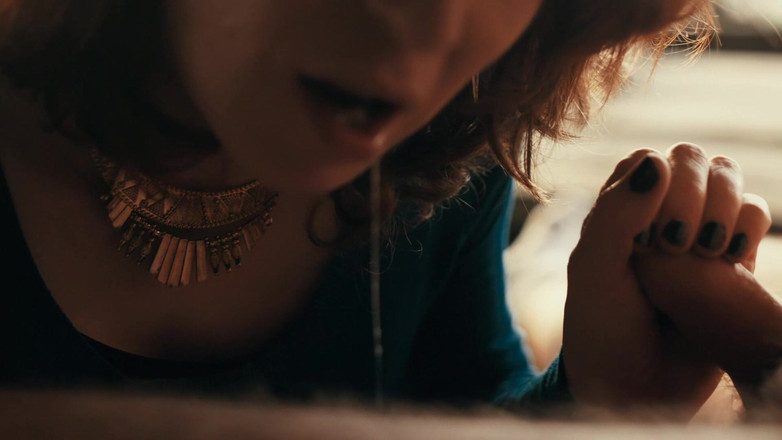 RedLili: Ruiva tgirl chupa pau do papai ao ar livre