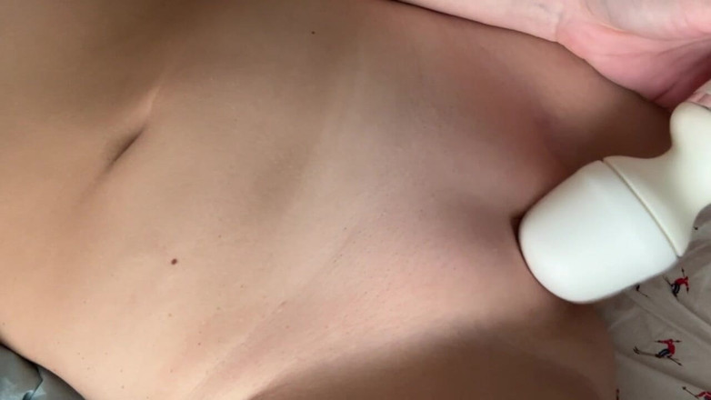 Booty_assx: Mi Masturbo La Mia Bellissima Figa Con Un Vibratore