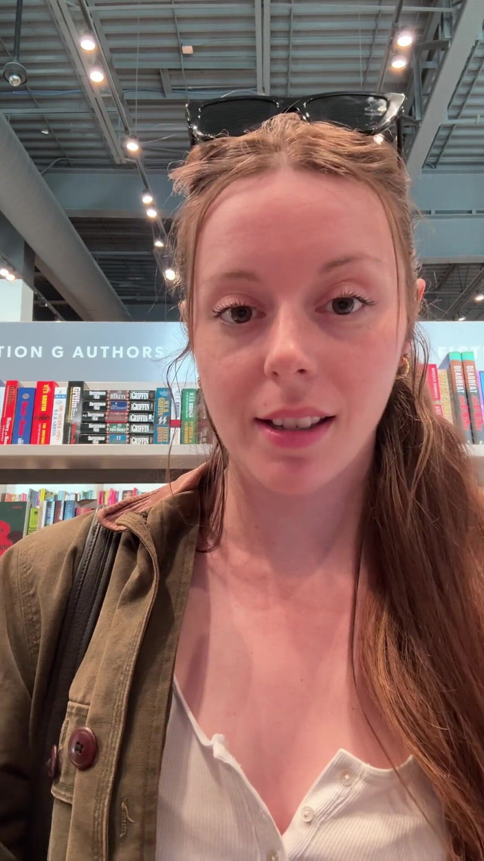 Nadia Foxx: J’essaye de ne pas jouir dans la librairie tout en...