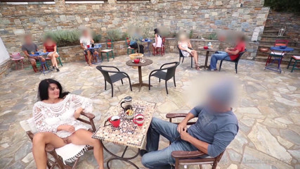 Alexandra Wett: Futută în mijlocul restaurantului!