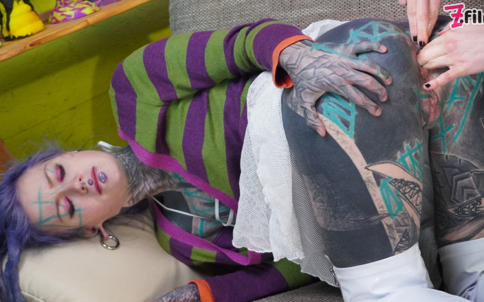 Anuskatzz: Sesiones extremas de fisting anal para chica tatuada