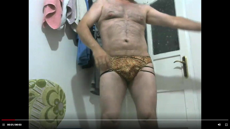 Hakanbeyzade: Siaran langsung cewek turki lagi asik masturbasi memeknya pakai kontol...