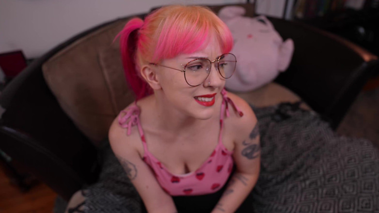 lilredvelvettt: Turning Your GF Onto Cuckolding