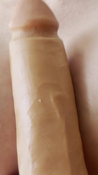 Rubia milf grandes tetas aceitadas pezón juega descuidado consolador mamada y semen en la boca