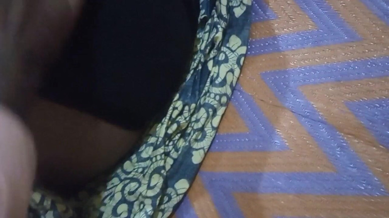 Sexy komil: Бхабхи отдыхала, я не могла остановить себя от секса дези