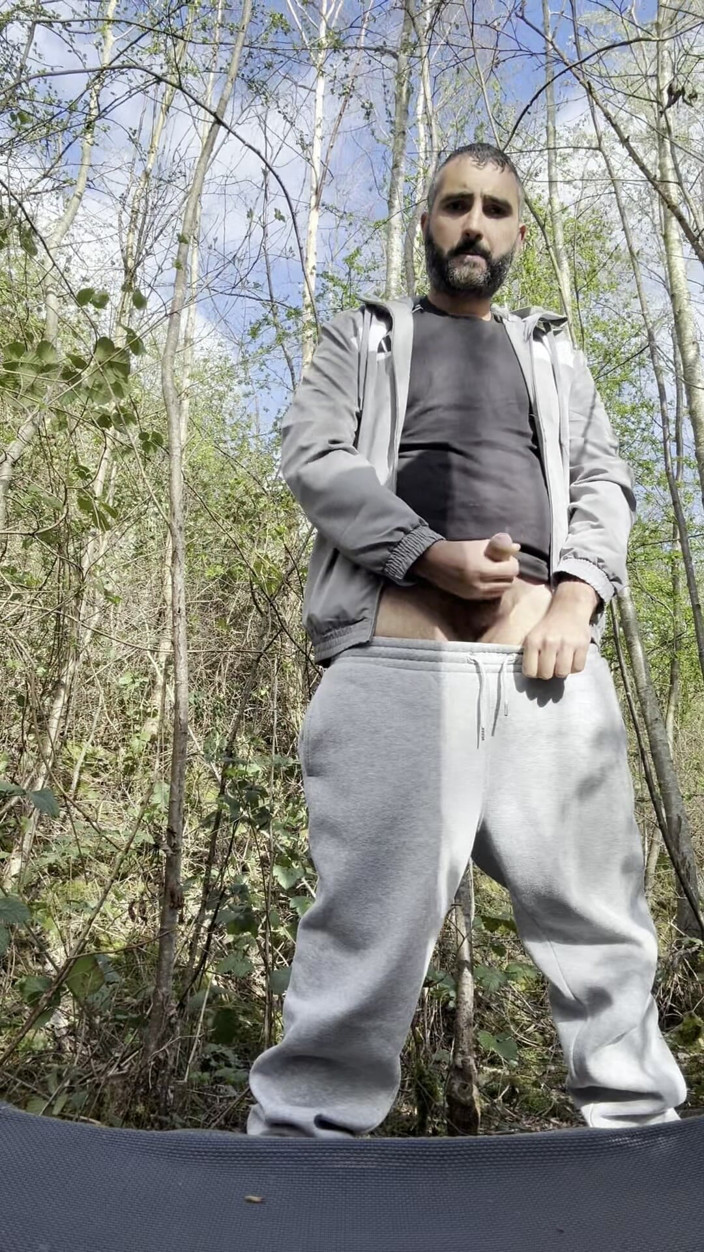 Growing teddy: Punheta Na Floresta