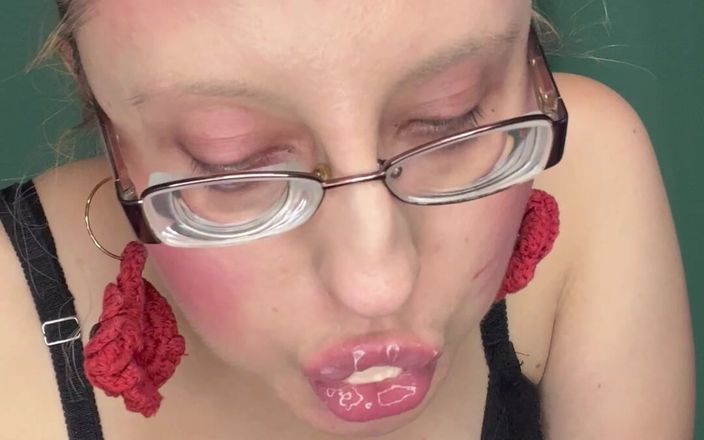FinDom Goaldigger: Пухирчаста гумка більша у великих окулярах, частина 3 #glasses #eyeglasses #bubblegum