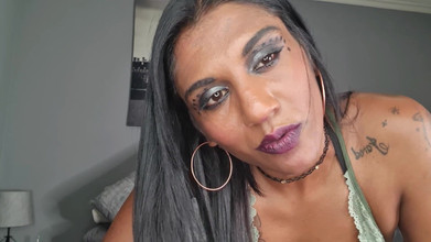 domslutfucker: Pelacur India ngentot dirinya sendiri, sambil ngomong jorok, joi