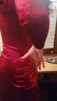 Es agradable celebrar el Año Nuevo con una puta guapa, ¿verdad?, e incluso con un vestido corto y sin bragas.