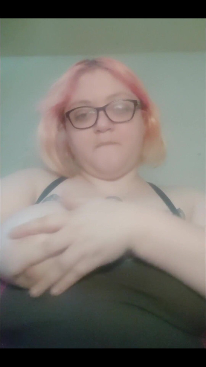 Anerisamp: Amputada jugando con sus enormes tetas - cámara lenta
