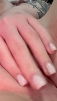 Gros plan sur une chatte palpitante pendant l’orgasme