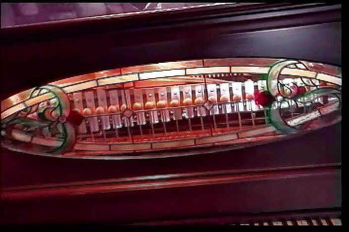 Perv Milfs n Teens: ドイツのハゲ男がラテン系の女性を彼女の意志のあるマンコでファック