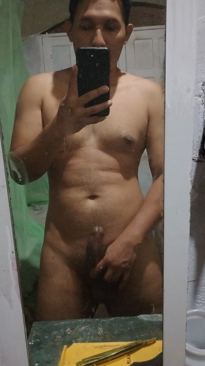 MoltenFriction602: Ada yang feminin untuk menghisap saya