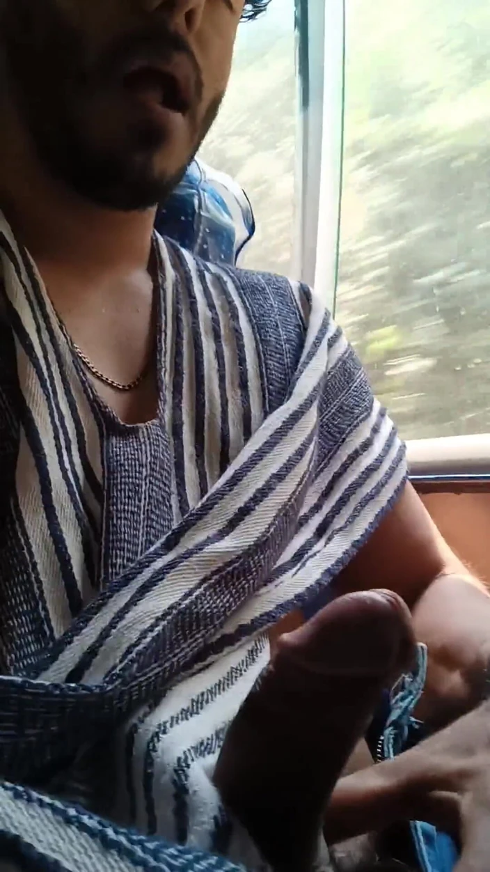 Tommhot: Co byś zrobił, jeśli widziałeś, że masturbuje się w autobusie?