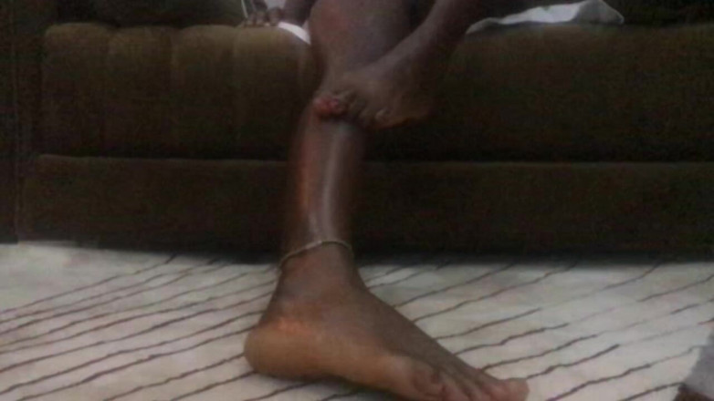 Browngurl234: Africké ebenové nohy fetiš petite naolejované teen 18 sezení