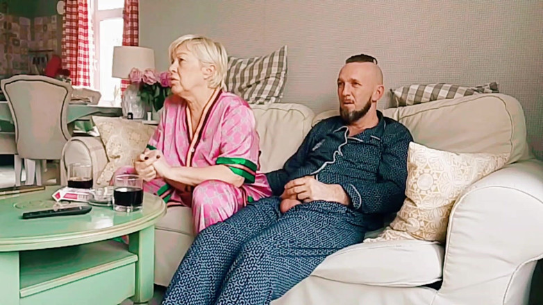 Crazyfamily 1970: Tabu-sex, stiefmutter guckt filme, und ich habe ihren mund