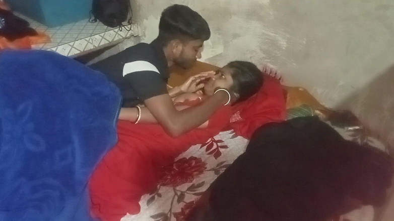 Nisha Kumari: Indisk gift make fru njuta av fukkiny