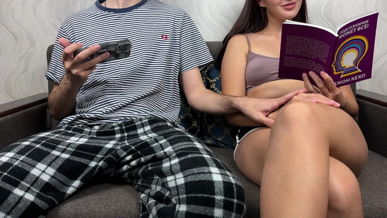 Sugary Kitty: Kakak tiri ngocok kontolku dengan tanganku! Aku tidak tahu dia...