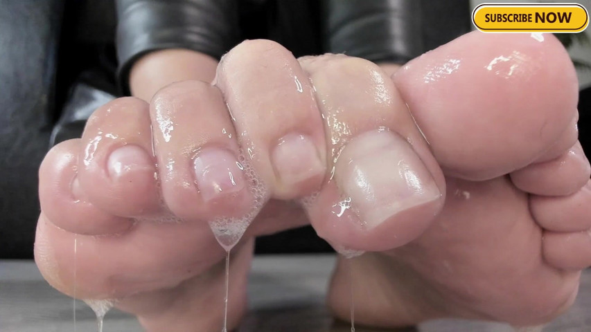 Play with Saliva (Feet lady)