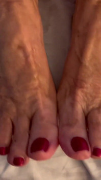Cum on Stepaunt GILF MILF Feet & Toes Granny Loves It
