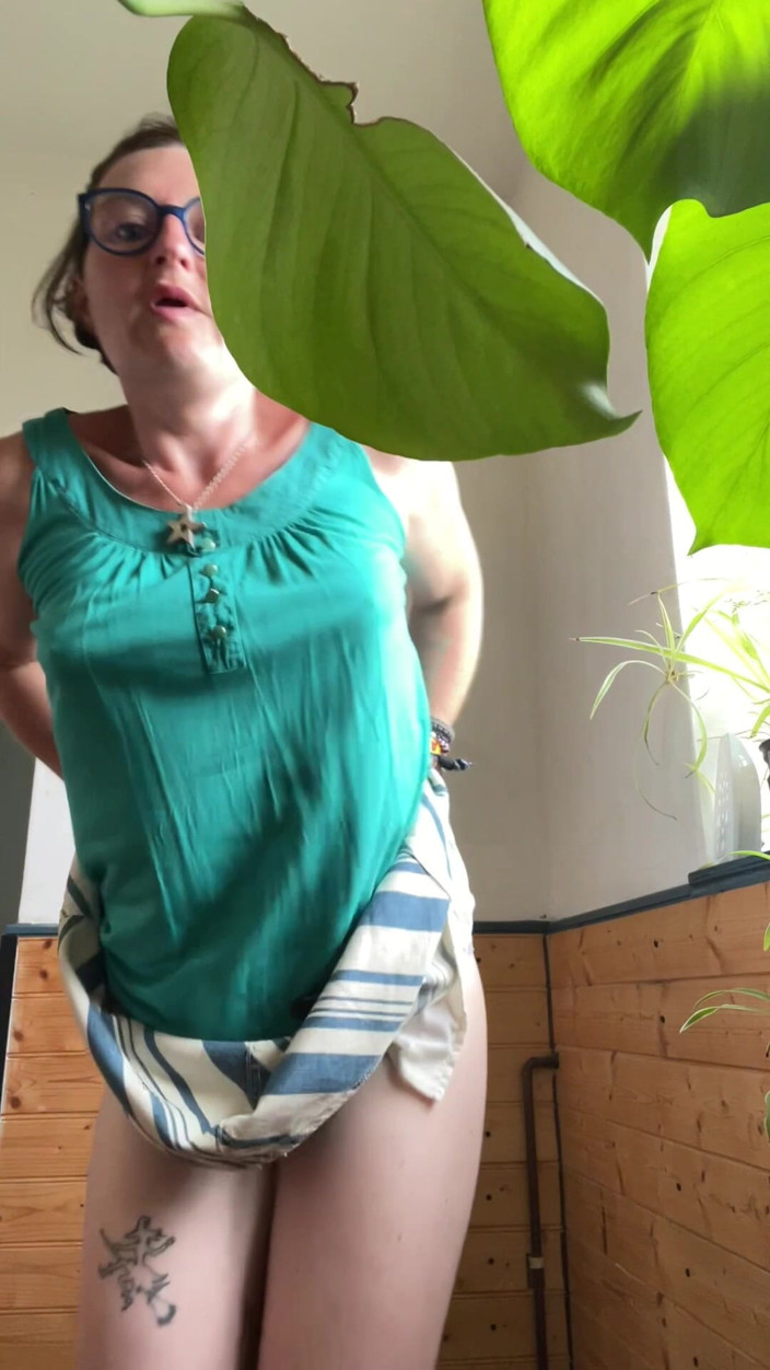Pissing Paradise: Close up Pissing From My Natural Bushy Pussy and Wiping...