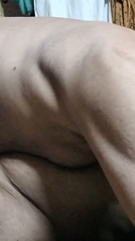 Levantou a perna da indiana e fez sexo com ela