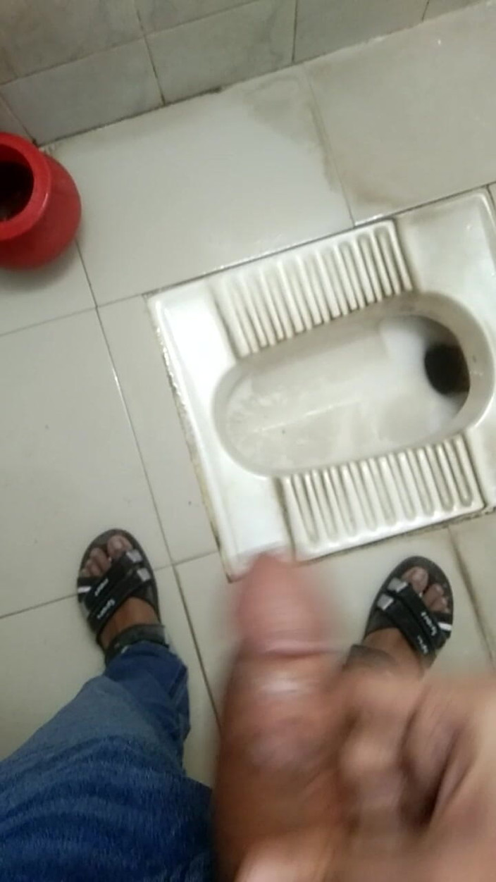 Viral_tiktokar: Aku pengen banget, jadi aku pergi ke kamar mandi