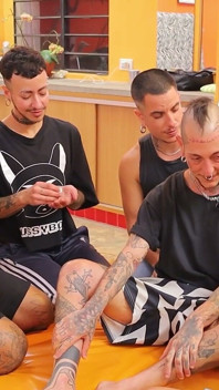 Orgie cu transsexuali: o glumă s-a transformat în sex de gripă