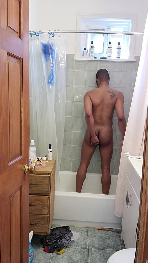 Kennie Jai: Kenniejai duscht für dich