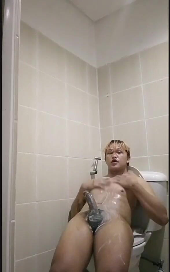 Fleshlab Gay: ¡el Chico Filipino Se Come Su Propio Semen!