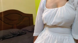 Une nana indonésienne très sexy et magnifique se fait baiser la chatte