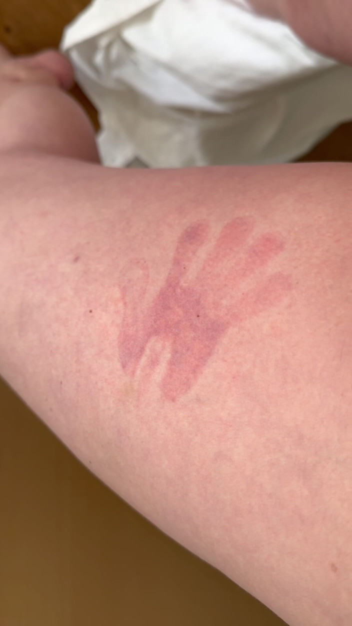 Elena917: Palmpaddel-spanking und nachher zusammenstellung von reise 4
