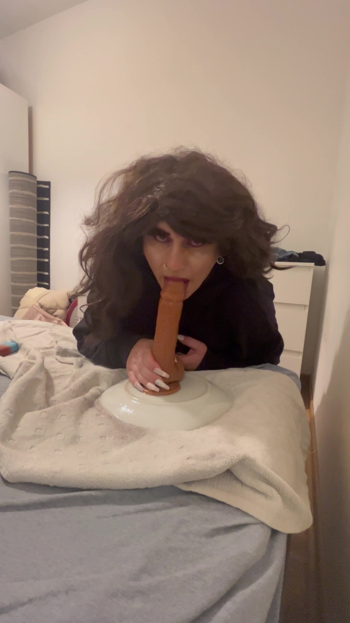 Sissyvalerie69: Bạn đã biết những gì miệng tôi có thể làm, nhưng...