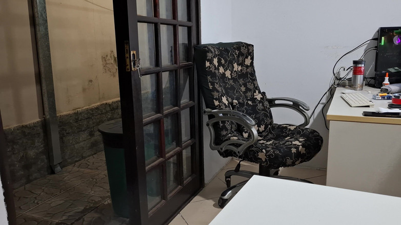 Gabi SweetCouplesStories: Thủ dâm ngón chân lạc đà của cô ấy trên bàn với...