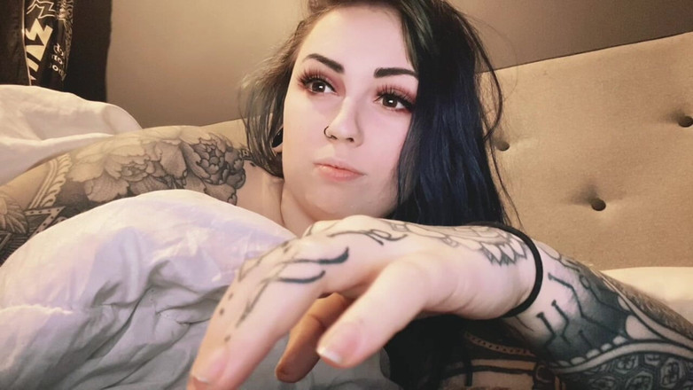 Miss Valentina: 他の男性にメッセージを送る 無視