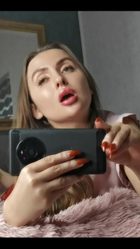 Möchten Sie einen benutzerdefinierten Clip von mir kaufen? Dann lässt sie mir eine zeile
