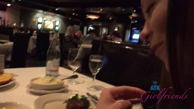 ATK Fans (Girlfriends): Vacanze virtuali a Las Vegas con la carina Alexa Nova 1/2