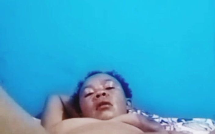 Sugarmama video call mutual masturbation: 妈妈在视频通话中玩弄她的阴户 第7集