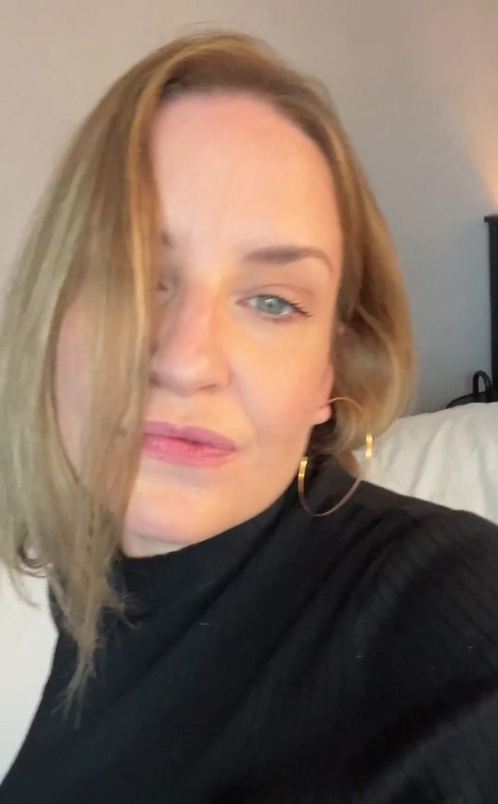 Avril Showers: Я не трахнул так много дней сейчас.