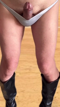 Memasukkan penggetar dubur ke dalam secretgakuen but skirt mini