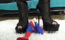 Solo Austria: Coup de coeur de Superman ! Cruel Reell écrase Superman symboliquement pour...