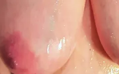 淫荡奶子抹油