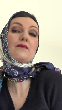 Saten başörtüsü defilesi ve kumaşa boşalma, JOI, Lady Victoria Valente