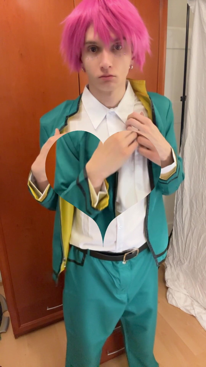 FemmeTwunkie: もっとセクシーなコスプレをやるべきでしょうか?